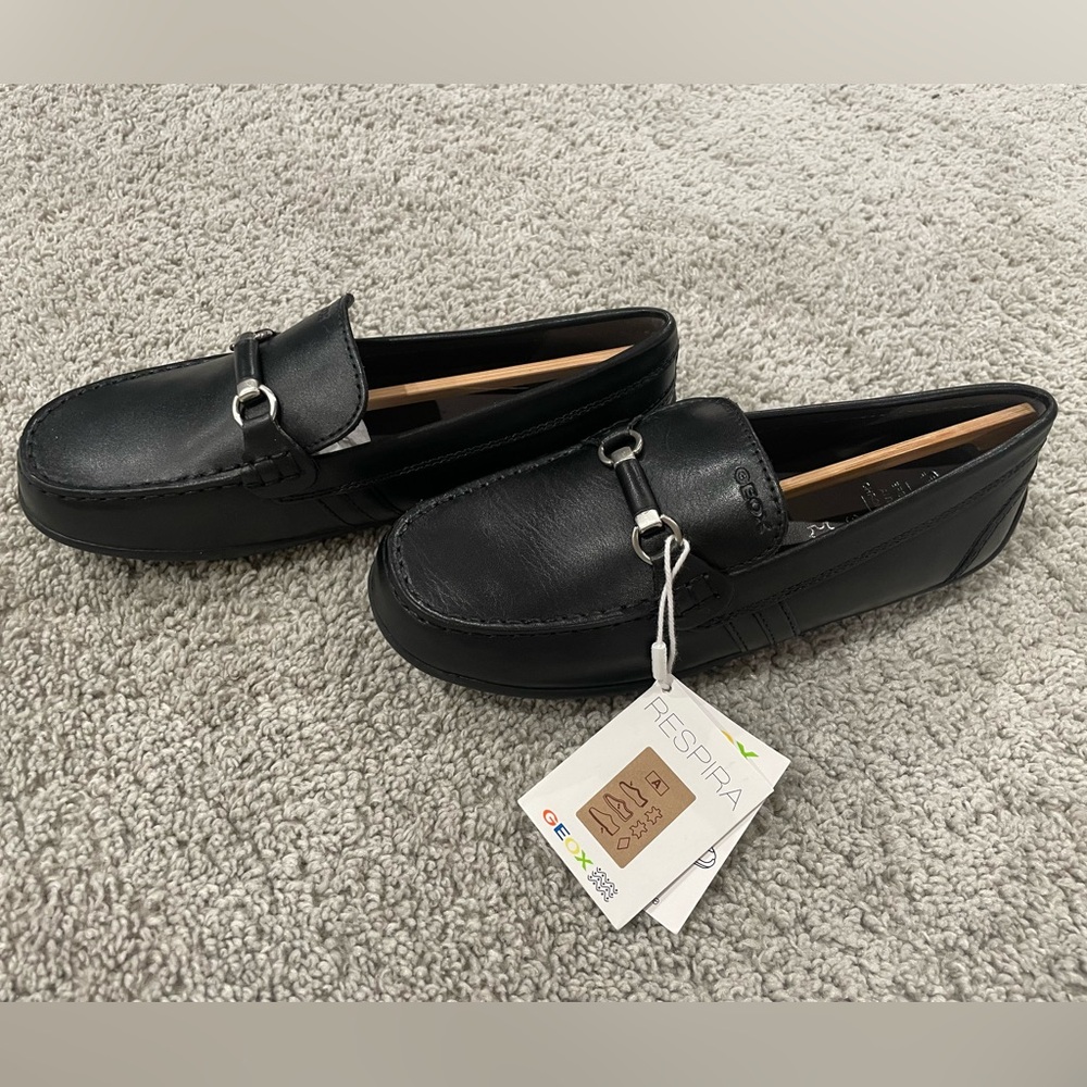 Geox Boys New Fast Slip-On Loafers Black Leather Size 3 NWT - Picture 3 of 9